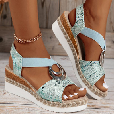 Stap stijlvol de zomer in met deze opvallende wedges.