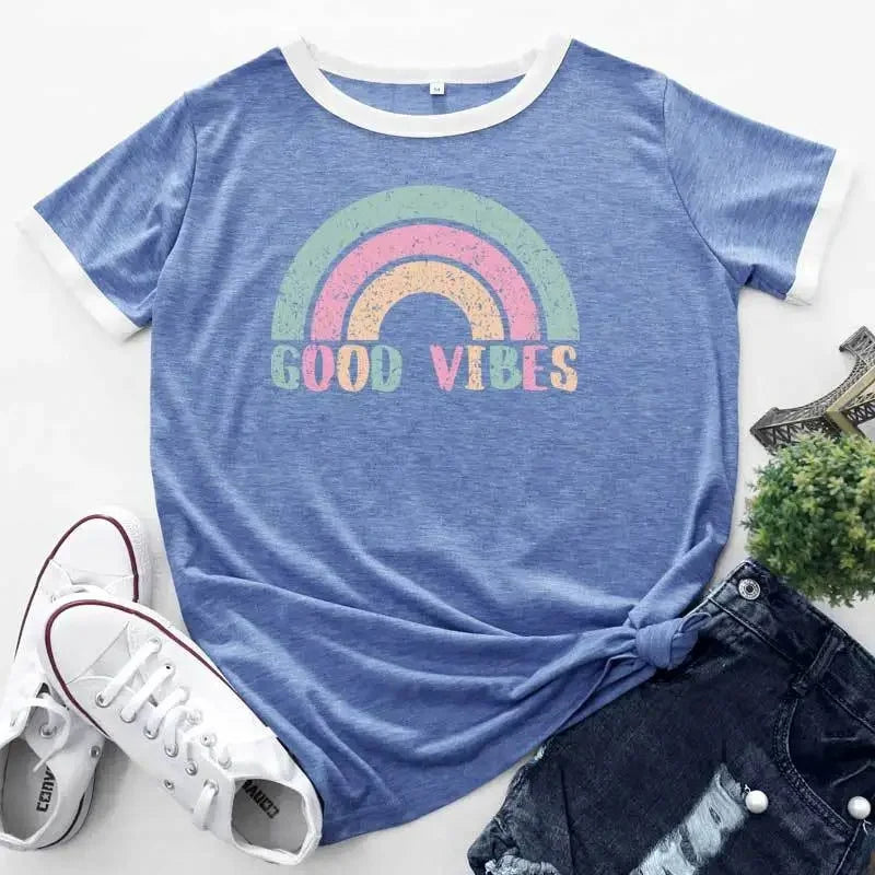 Valentina – Plus Size T-Shirt met Regenboog Patchwork en Korte Mouwen