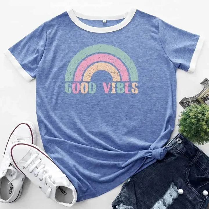 Valentina – Plus Size T-Shirt met Regenboog Patchwork en Korte Mouwen