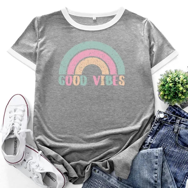 Valentina – Plus Size T-Shirt met Regenboog Patchwork en Korte Mouwen