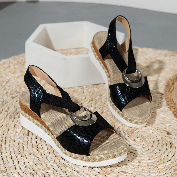 Stap stijlvol de zomer in met deze opvallende wedges.