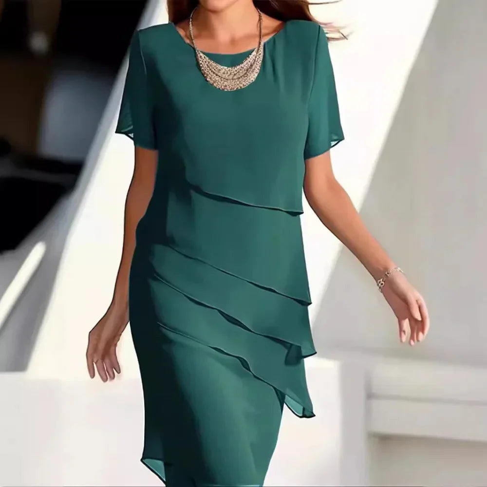 Chique Gelaagde Chiffon Jurk met Elegante Details