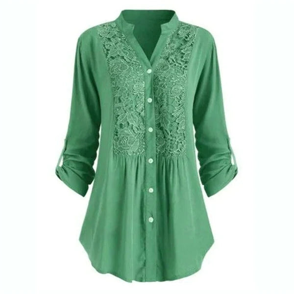 Groene damesblouse met lange mouwen, knoopsluiting en kanten details. Stijlvolle en elegante top voor casual en formele gelegenheden.
