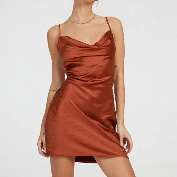 Soepelvallende satijnen jurk – Olivia / Similiar style different