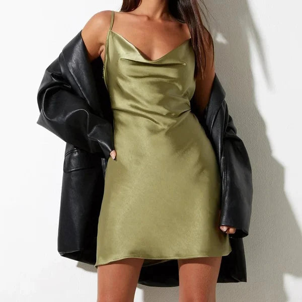 Soepelvallende satijnen jurk – Olivia / Similiar style different