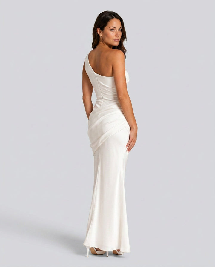 Gedrapeerde satijnen one-shoulder maxi-jurk