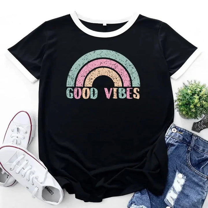 Valentina – Plus Size T-Shirt met Regenboog Patchwork en Korte Mouwen
