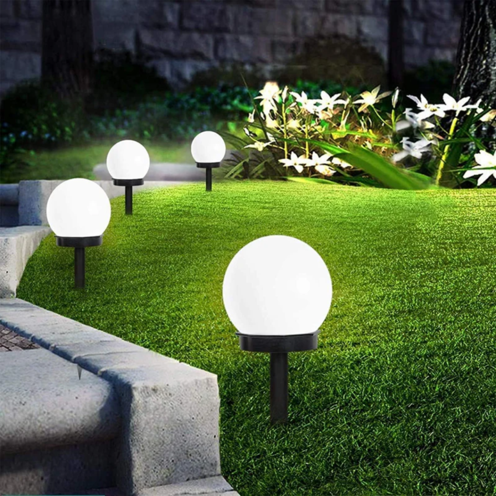 https://cdn.shopify.com/s/files/1/0886/0765/4234/files/3-Stuks-Waterdichte-LED-Zonnebol-Tuinverlichting-SunLuxe-Orbs.png?v=1775122396