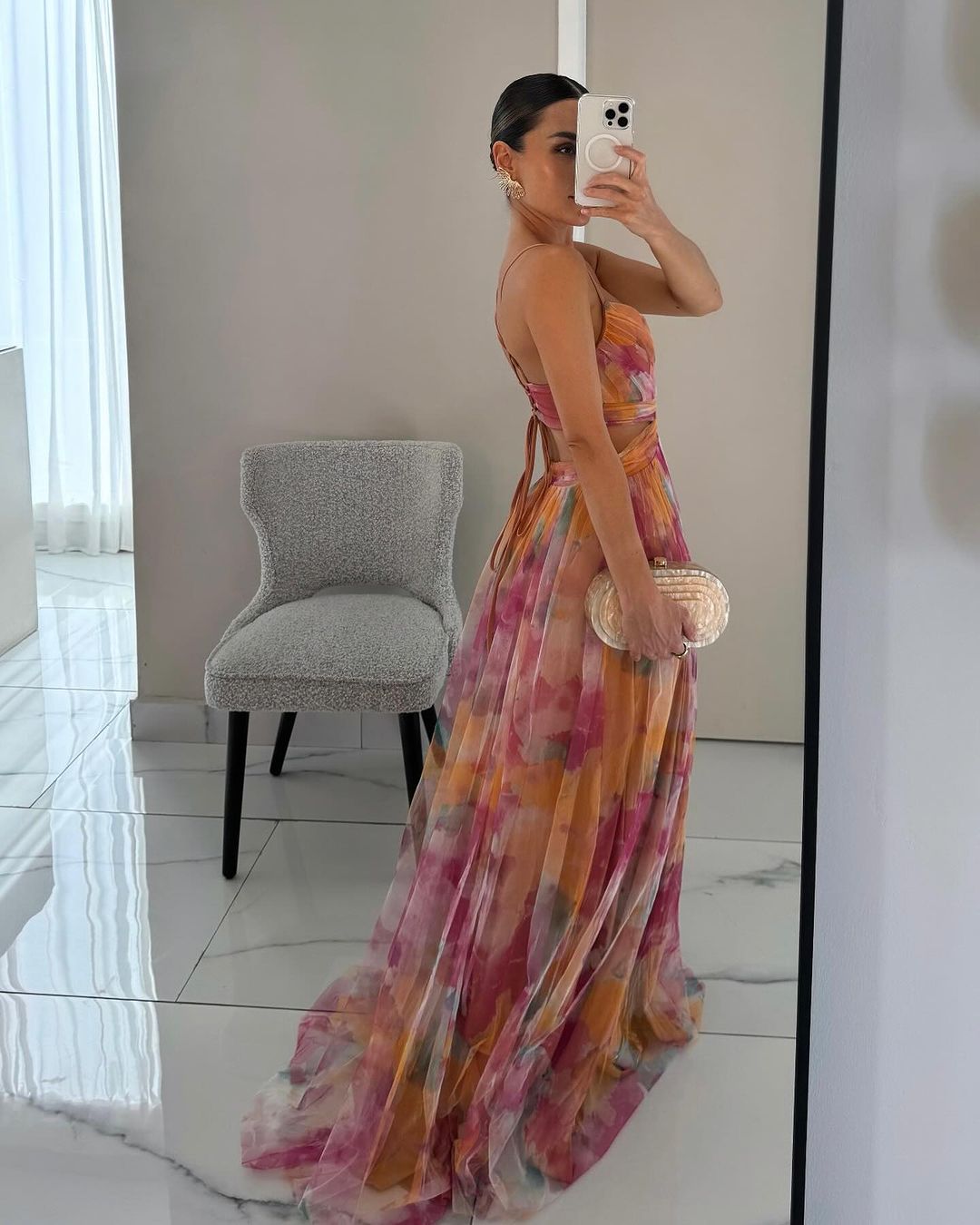 Robe longue femme multicolore à fines bretelles décolleté en V fluide
