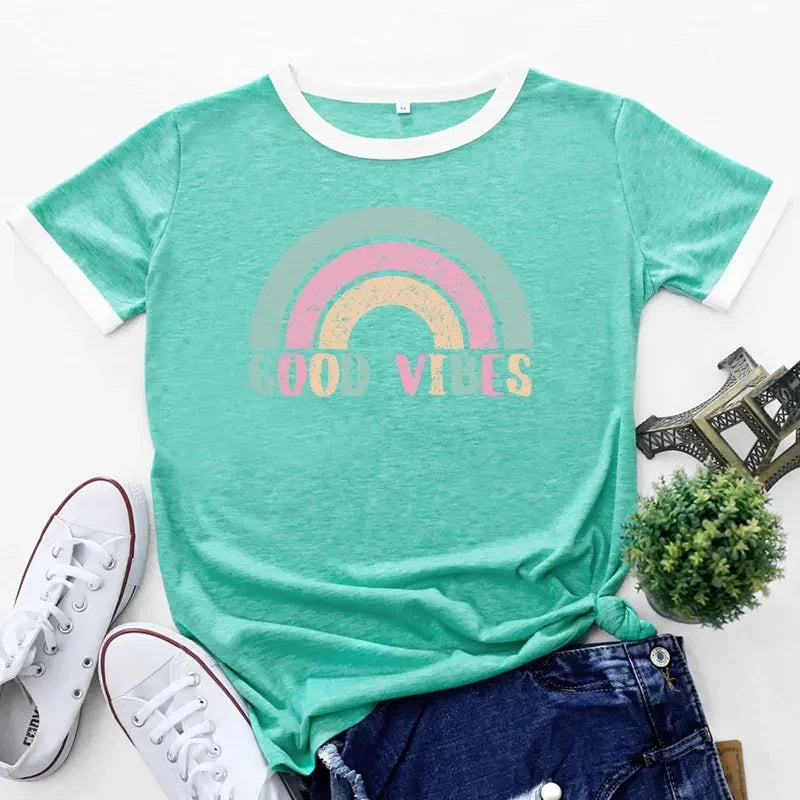 Valentina – Plus Size T-Shirt met Regenboog Patchwork en Korte Mouwen