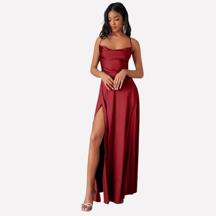 Maxi-jurk voor dames met open rug en hoge zijsplit.