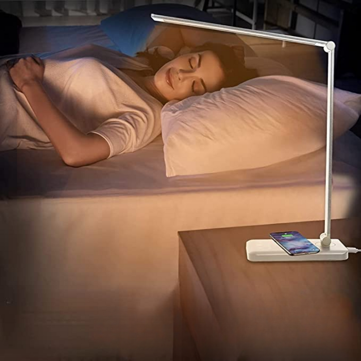 Moderne Instelbare LED Bureaulamp met USB Oplaadpoort - BrightEase