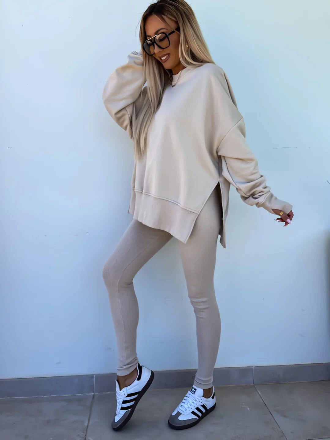 Comfortabele Dames Set met Split Top en Strakke Broek