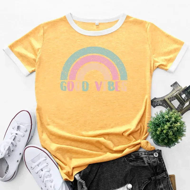 Valentina – Plus Size T-Shirt met Regenboog Patchwork en Korte Mouwen