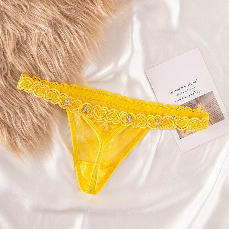 LaceFlair gepersonaliseerde kanten lingerie met kristallen letters