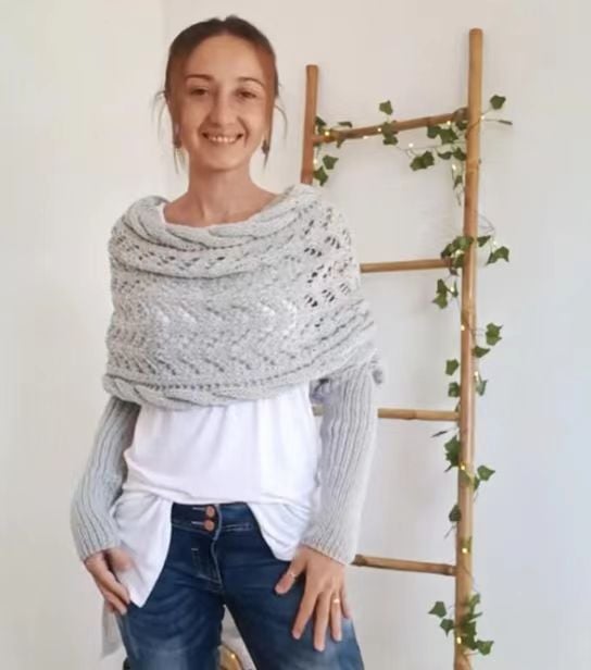 Omslagsjaal met dubbele mouwen - knusse gebreide sjaal met geïntegreerde mouwen