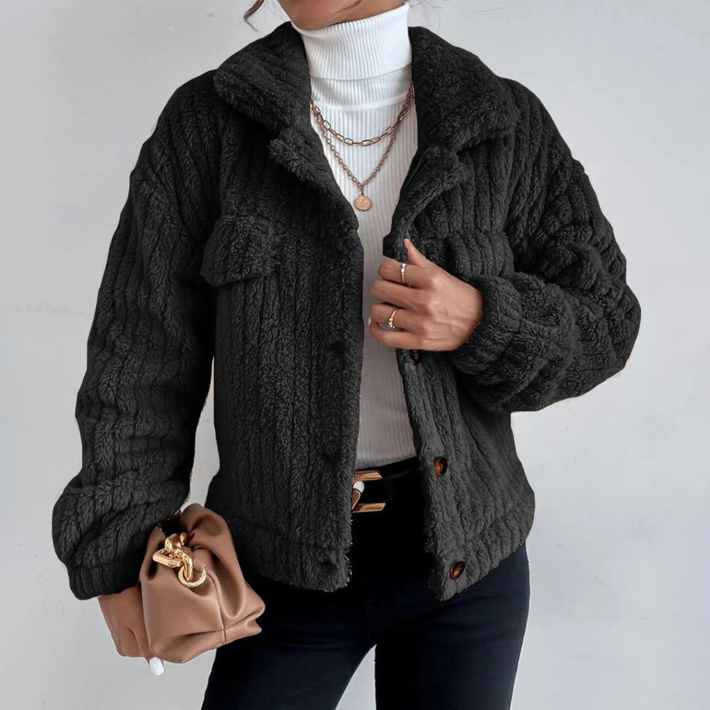 https://cdn.shopify.com/s/files/1/0853/4979/4119/files/Amelia___Elegante_jas_met_zakken_0.png?v=1752733975