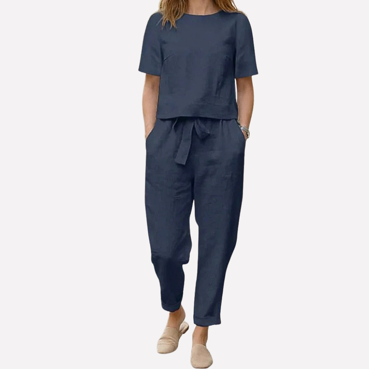 Damesoutfit met bijpassende accessoires