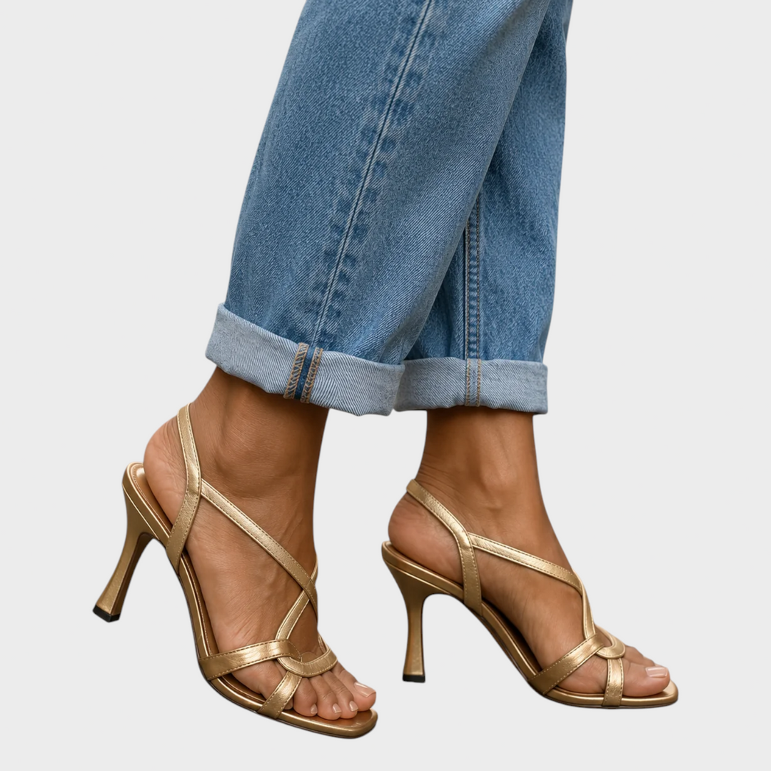 Elegante gouden sandalen met bandjes en hak