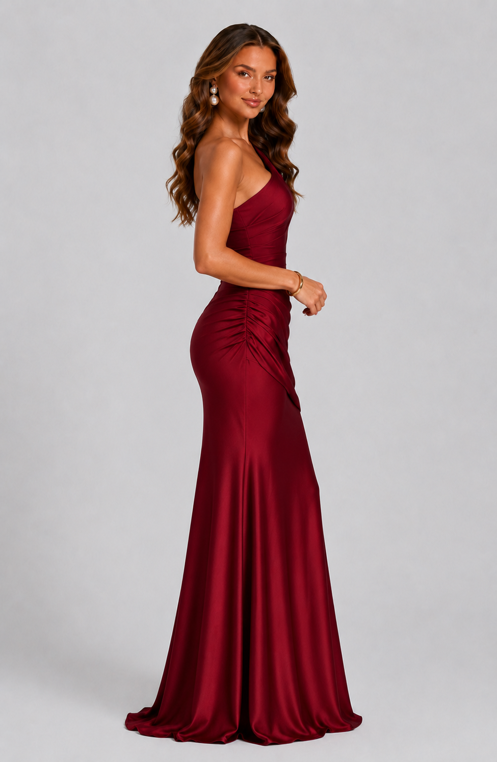 Gedrapeerde satijnen one-shoulder maxi-jurk