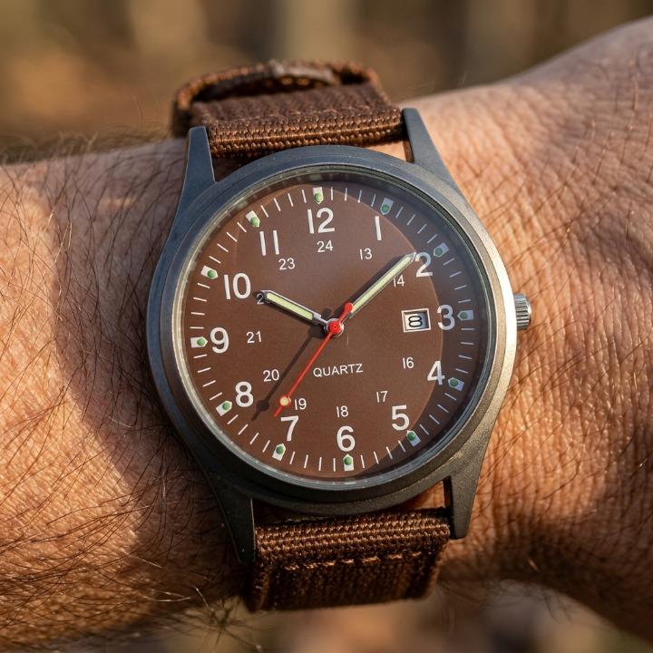 Militair horloge met nylon band – waterdicht, schokbestendig, met lichtgevende wijzers