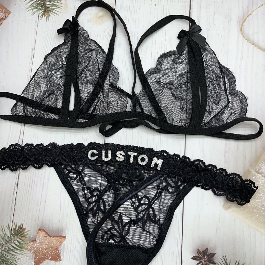 LaceFlair gepersonaliseerde kanten lingerie met kristallen letters