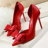 Chique Pumps met Strikdetail en Puntige Neus
