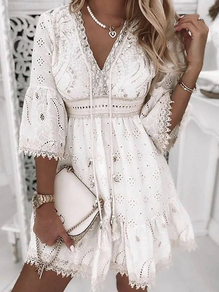 Naiara – Luchtige Boho Zomerjurk met Borduursel en Flare Mouwen