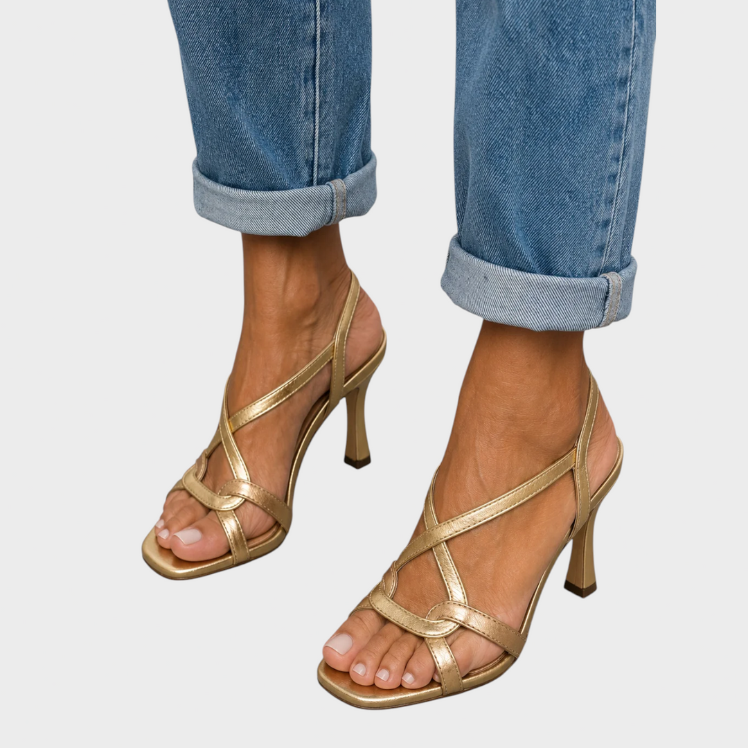 Elegante gouden sandalen met bandjes en hak