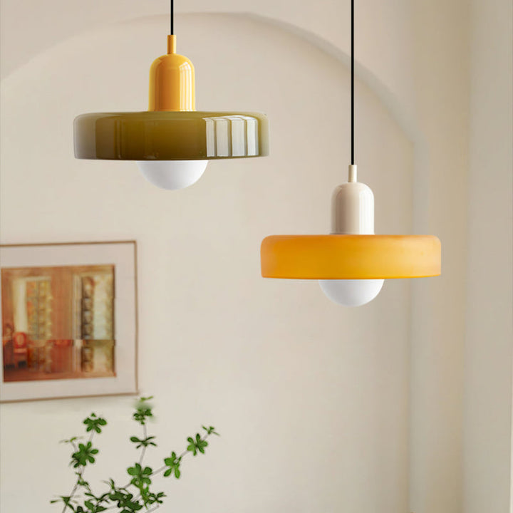 Bauhaus-hanglamp van gekleurd glas