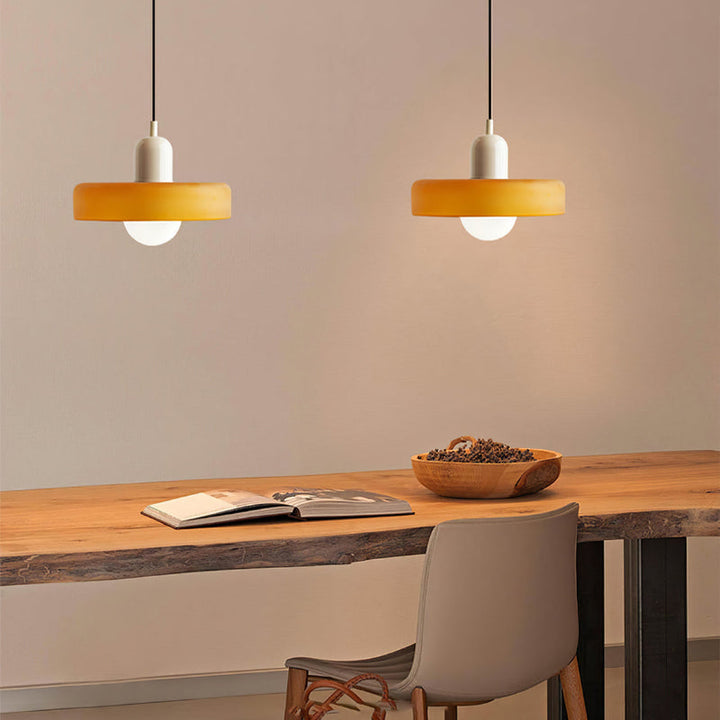 Bauhaus-hanglamp van gekleurd glas