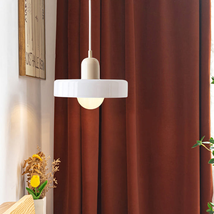 Bauhaus-hanglamp van gekleurd glas