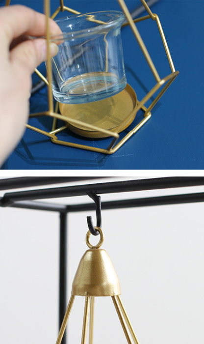 Kandelaar en theelichthouder met modern geometrisch metalen frame en gouden draadkooien