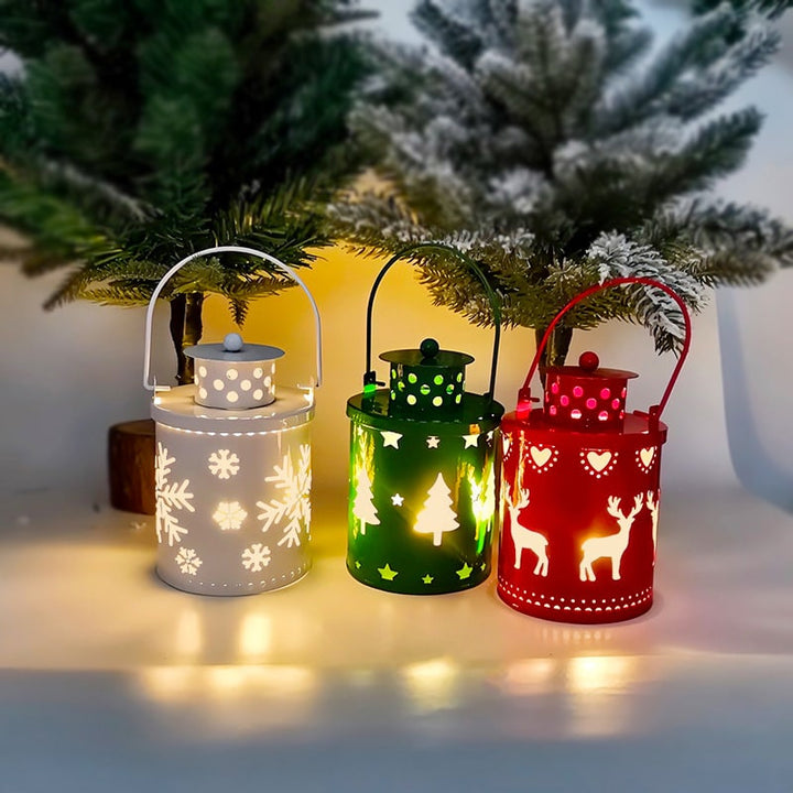 Kerstboom met lichtjes, led-lantaarn van metaal met uitsnijdingen, tafeldecoratie