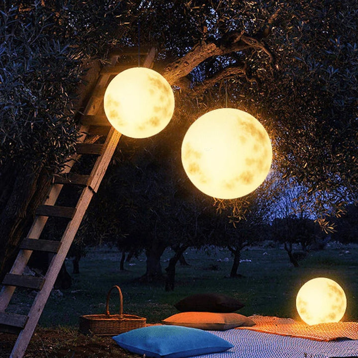 Maanvormige tuinlamp