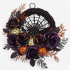 Halloween deurkrans met zwarte rozen, spinnenweb en glitterornamenten voor decoratie binnenshuis