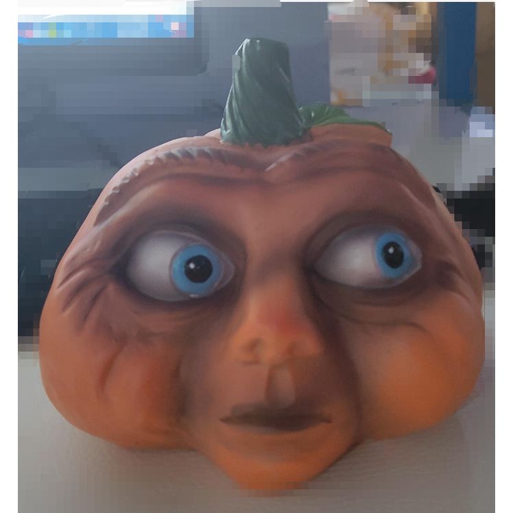 Halloween pompoendecoratie en uitsnijrekwisieten met expressieve gezichten voor voordeurdecoratie