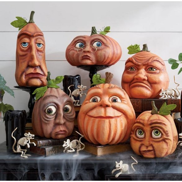 Halloween pompoendecoratie en uitsnijrekwisieten met expressieve gezichten voor voordeurdecoratie