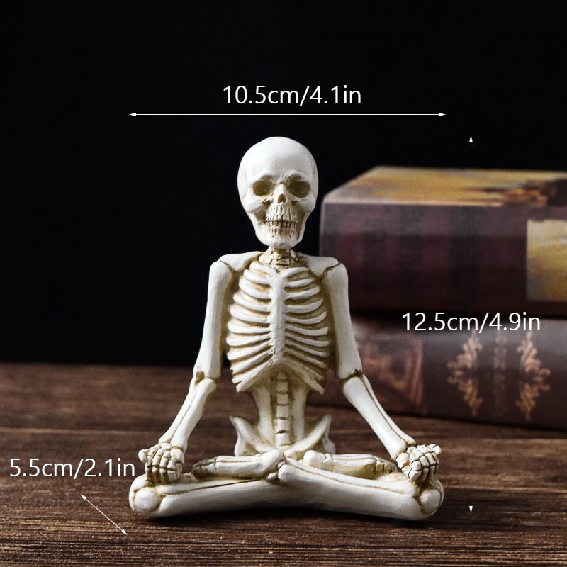 Halloween skelet in yogahouding, figuurtje van hars, spookachtige bureaudecoratie