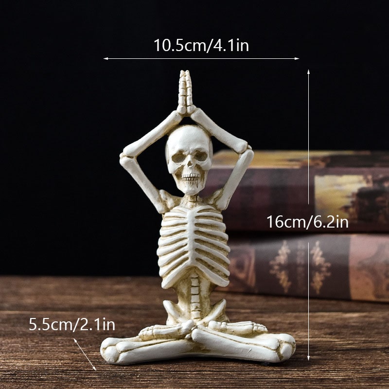 Halloween skelet in yogahouding, figuurtje van hars, spookachtige bureaudecoratie
