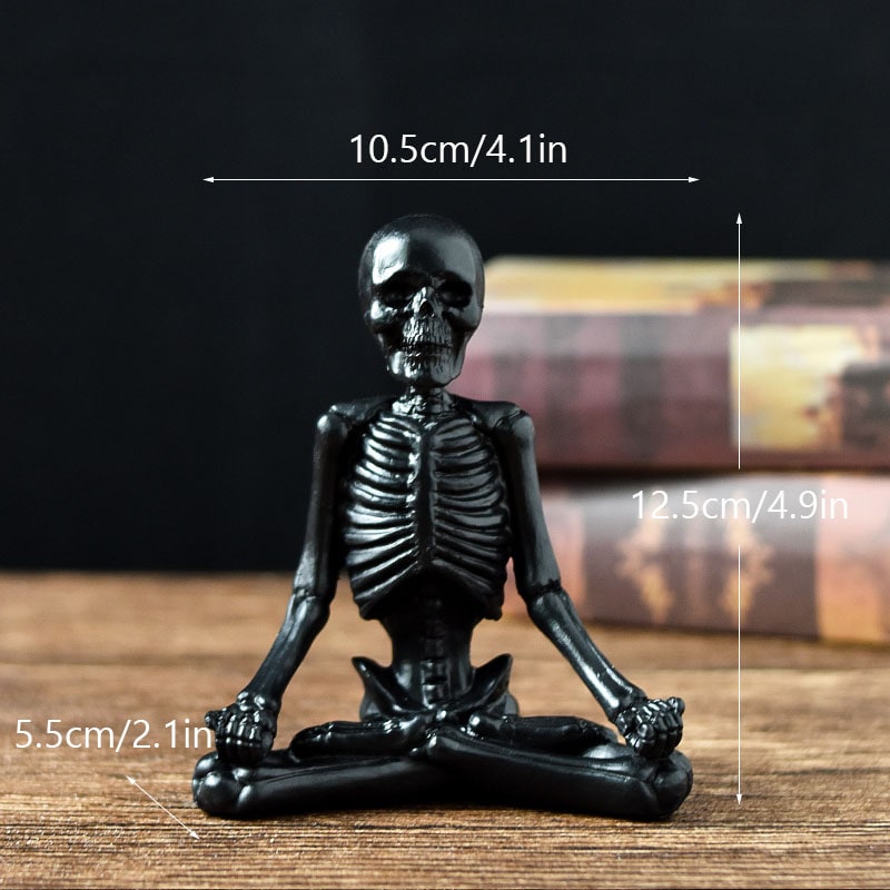 Halloween skelet in yogahouding, figuurtje van hars, spookachtige bureaudecoratie
