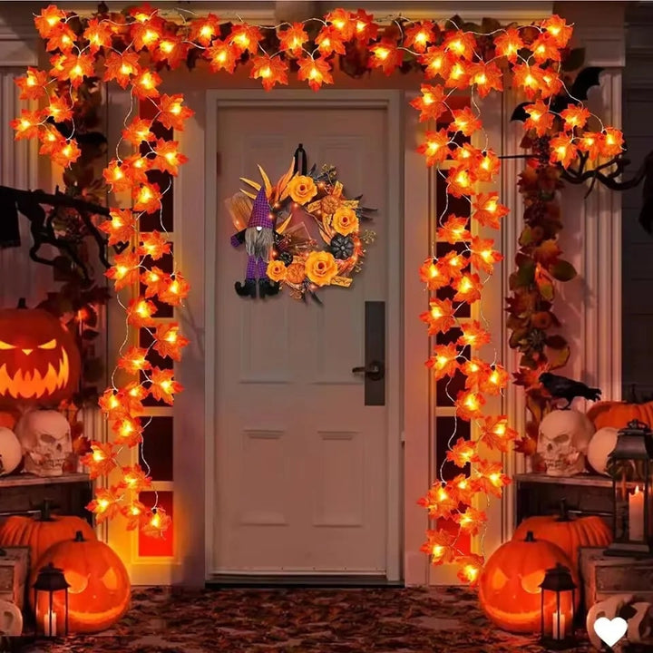 Halloween-lichtsnoer met esdoornbladeren op batterijen, warme amberkleurige gloed voor herfstfeestdecoratie