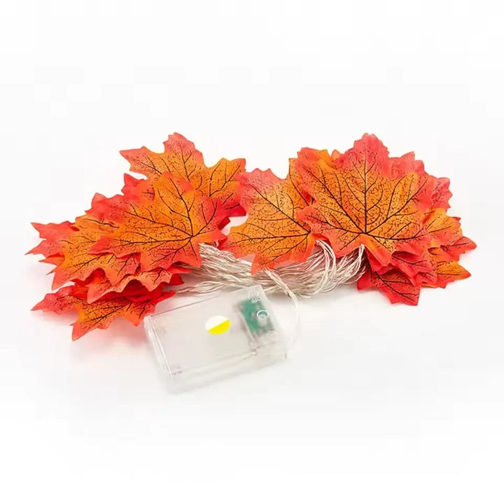 Halloween-lichtsnoer met esdoornbladeren op batterijen, warme amberkleurige gloed voor herfstfeestdecoratie