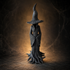 Halloween heksendecoratie beeldje met getextureerde schorsafwerking en wortelvoet voor tafeldecor