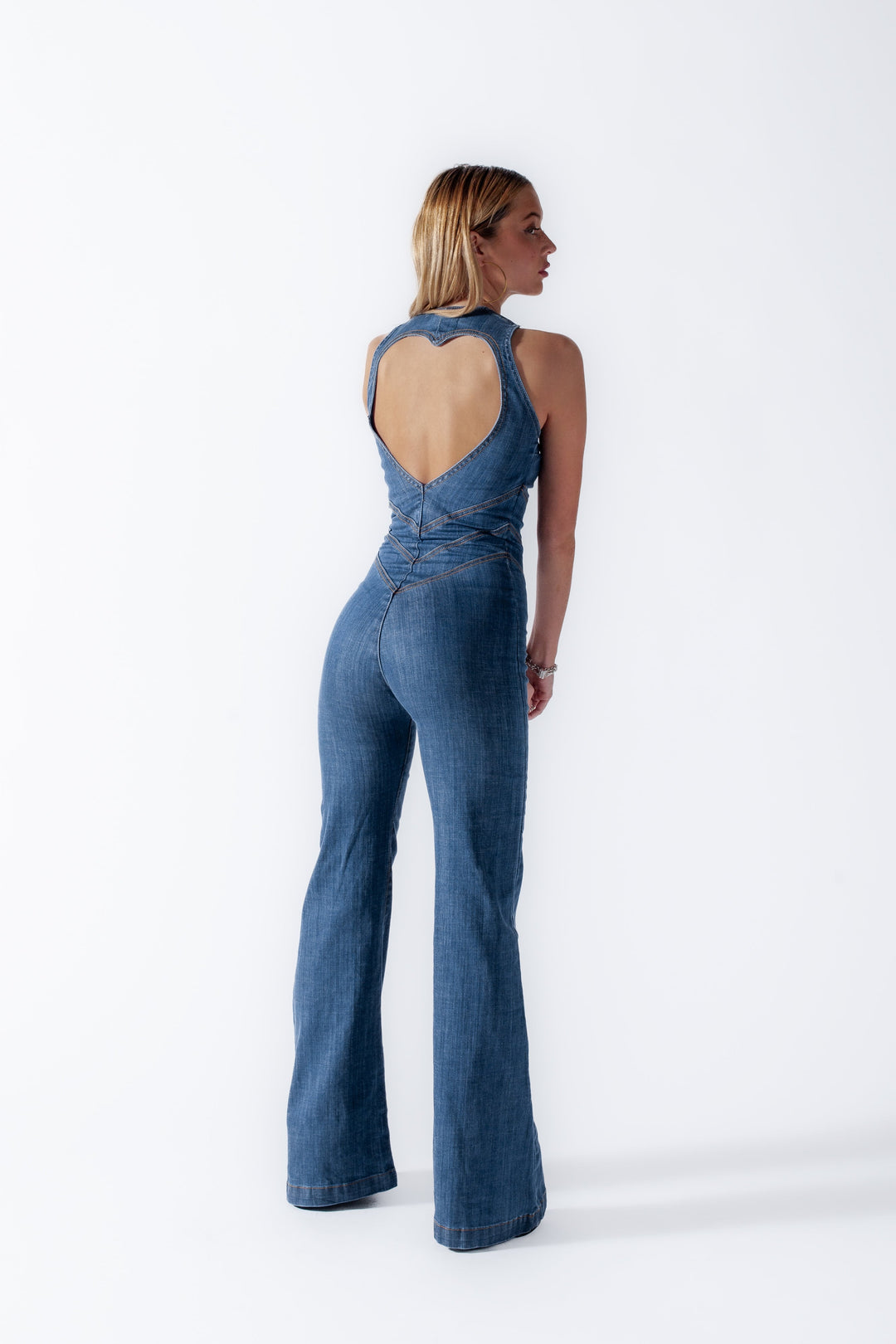 Rugloze denim jumpsuit voor dames met hartuitsnijding – Sakura
