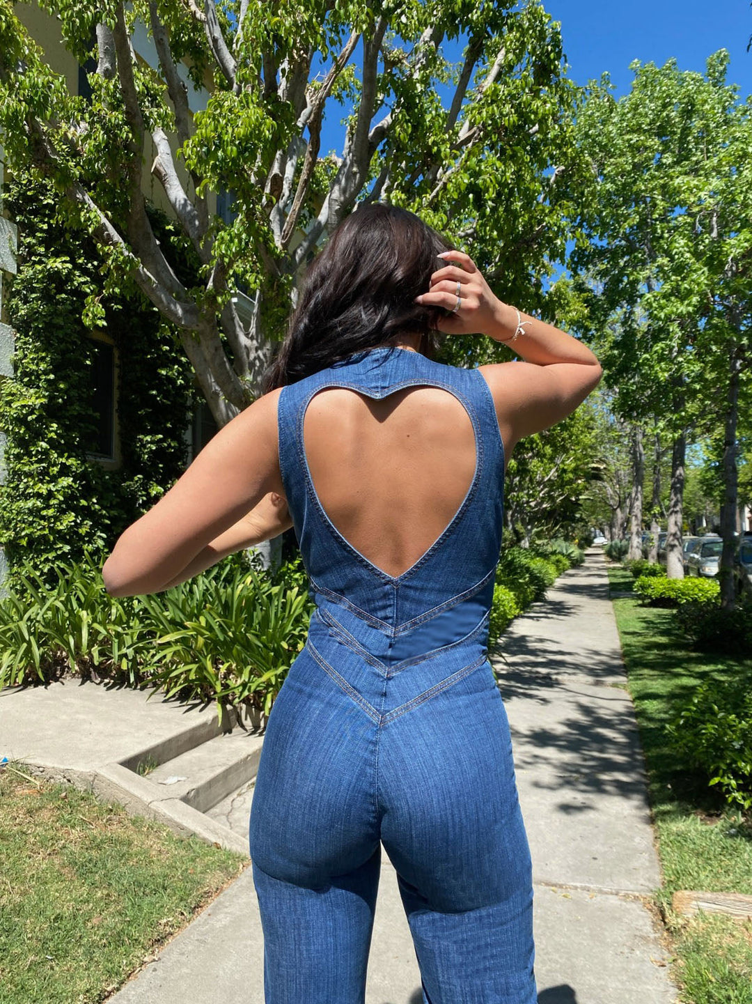 Rugloze denim jumpsuit voor dames met hartuitsnijding – Sakura