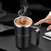 Zelfroerende reisbeker om koffie warm te houden met magnetische roerder en temperatuurdisplay, oplaadbaar