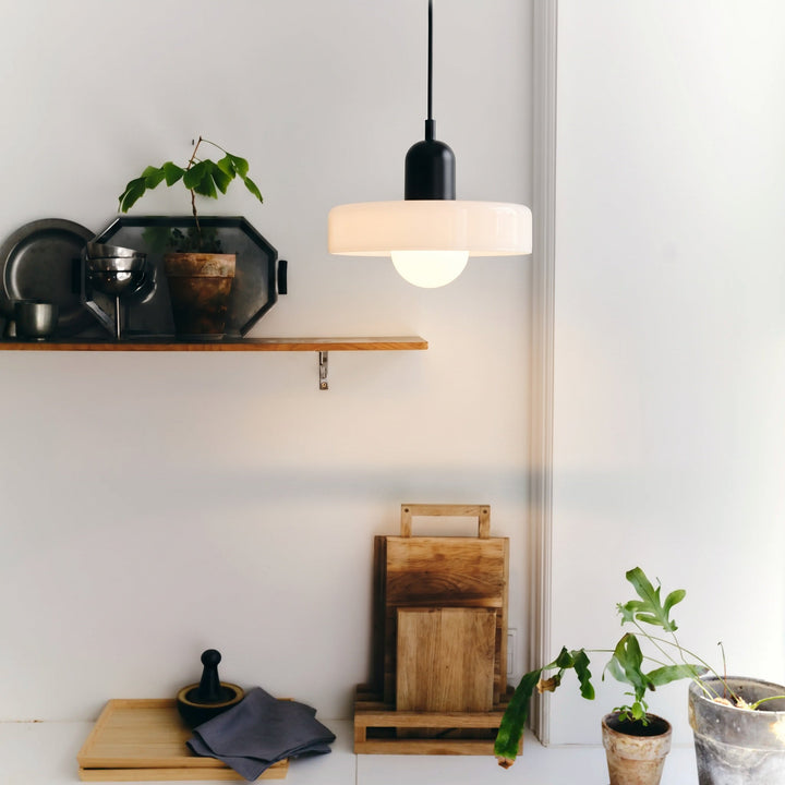 Bauhaus-hanglamp van gekleurd glas