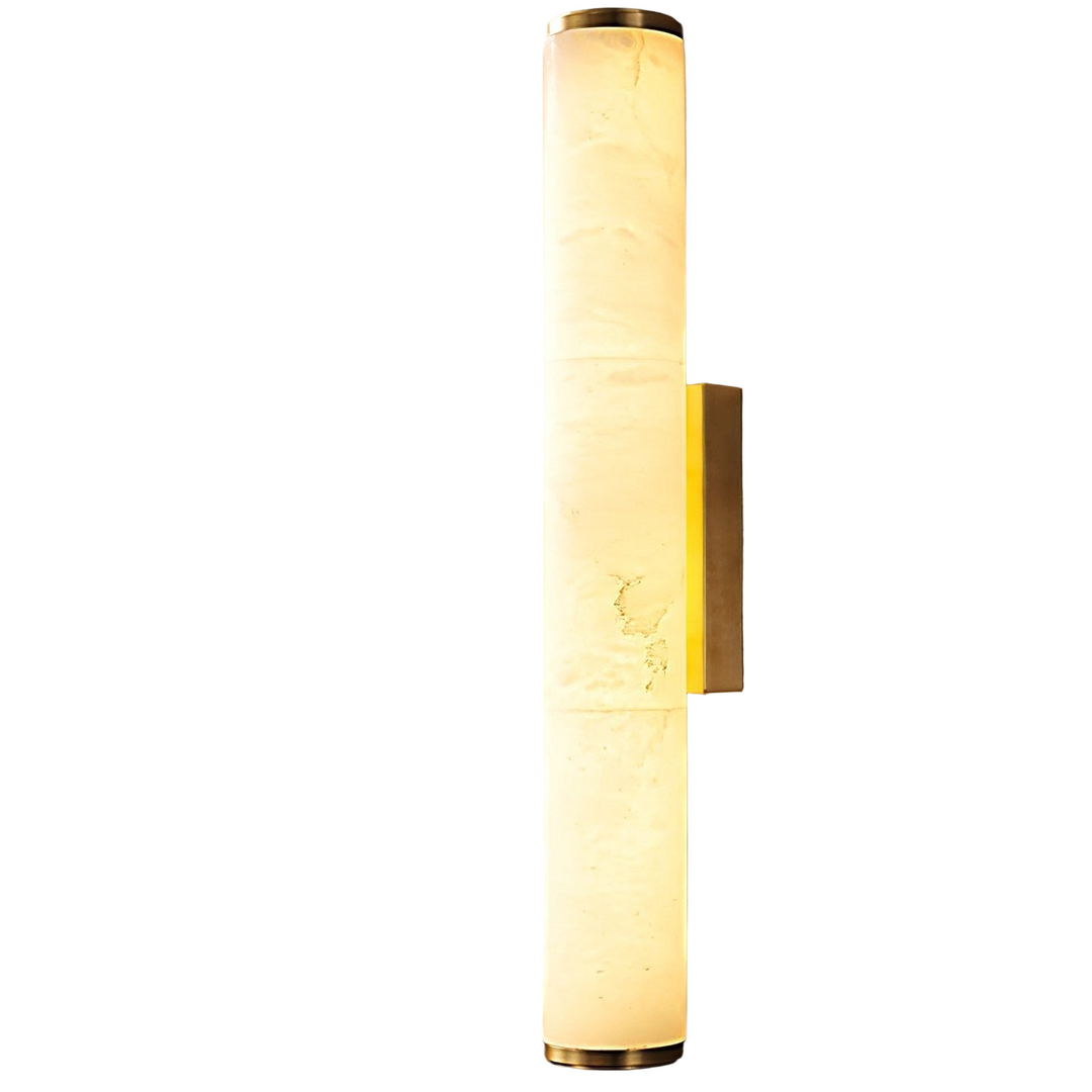 Moderne wandlamp met marmeren cilinderkap en opbouw messingafwerking, minimalistisch