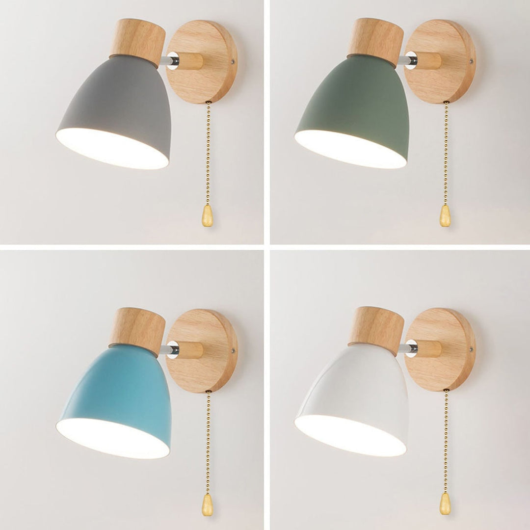 Moderne wandlamp met verstelbare arm trekkoordschakelaar en houten koepelkap nachtkastje